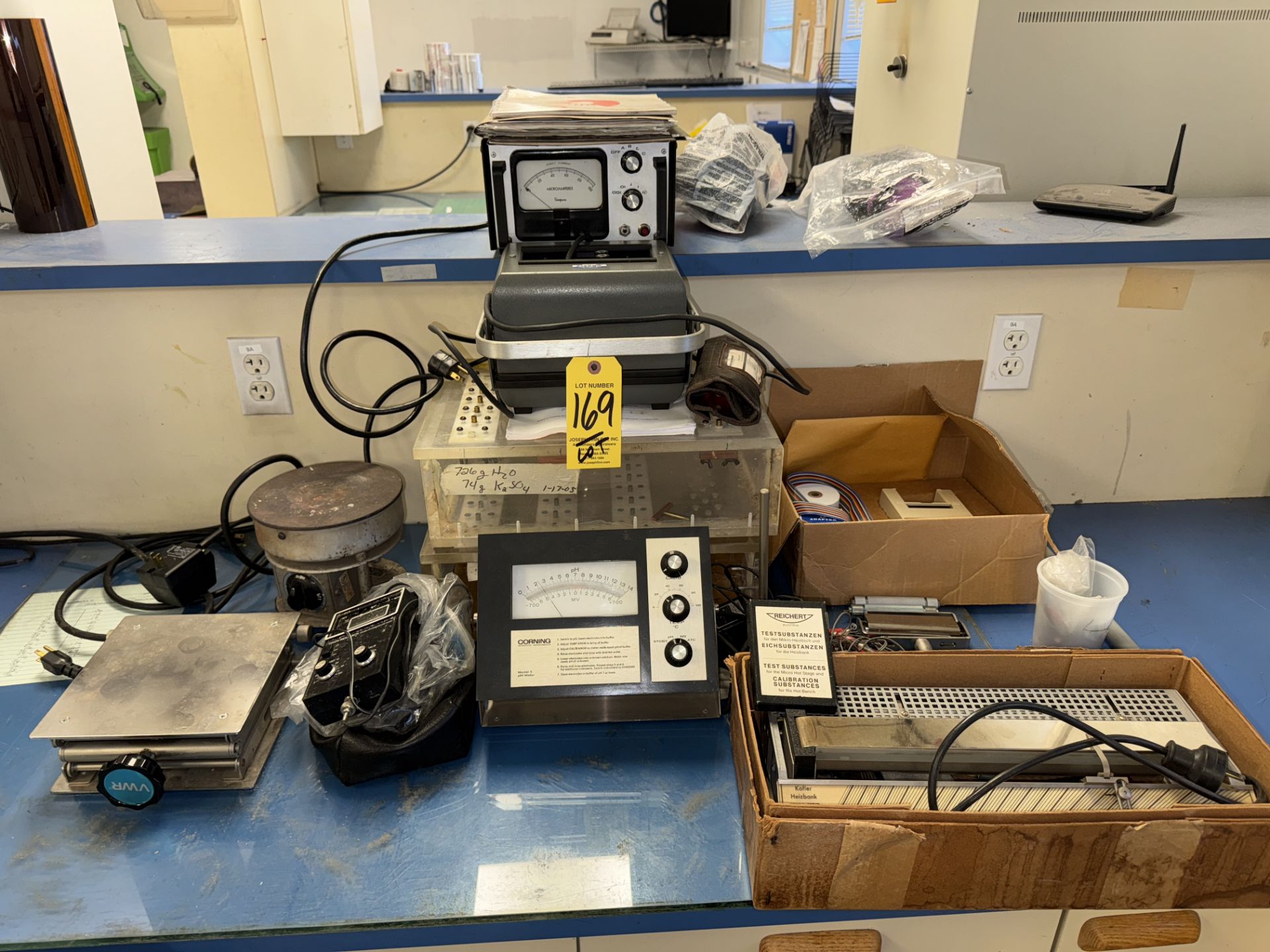 Computer Table Vwr LOT VWR Adj. Table, 8