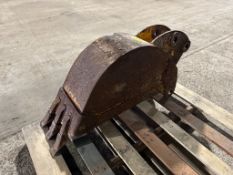 Case 26-33-35 Backhoe/Excavator Bucket