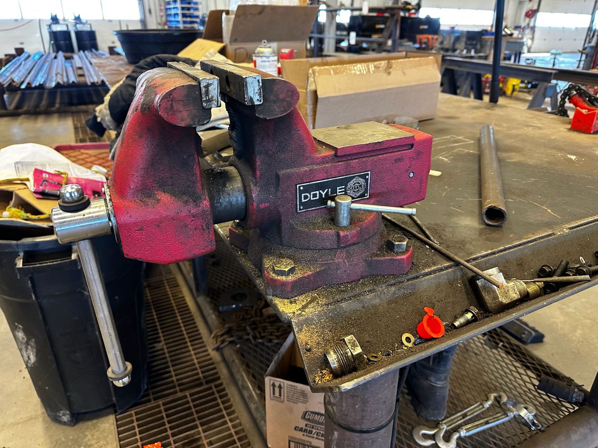 Welding Table w/ caters & Doyle vice - Includes all contents, grease ...