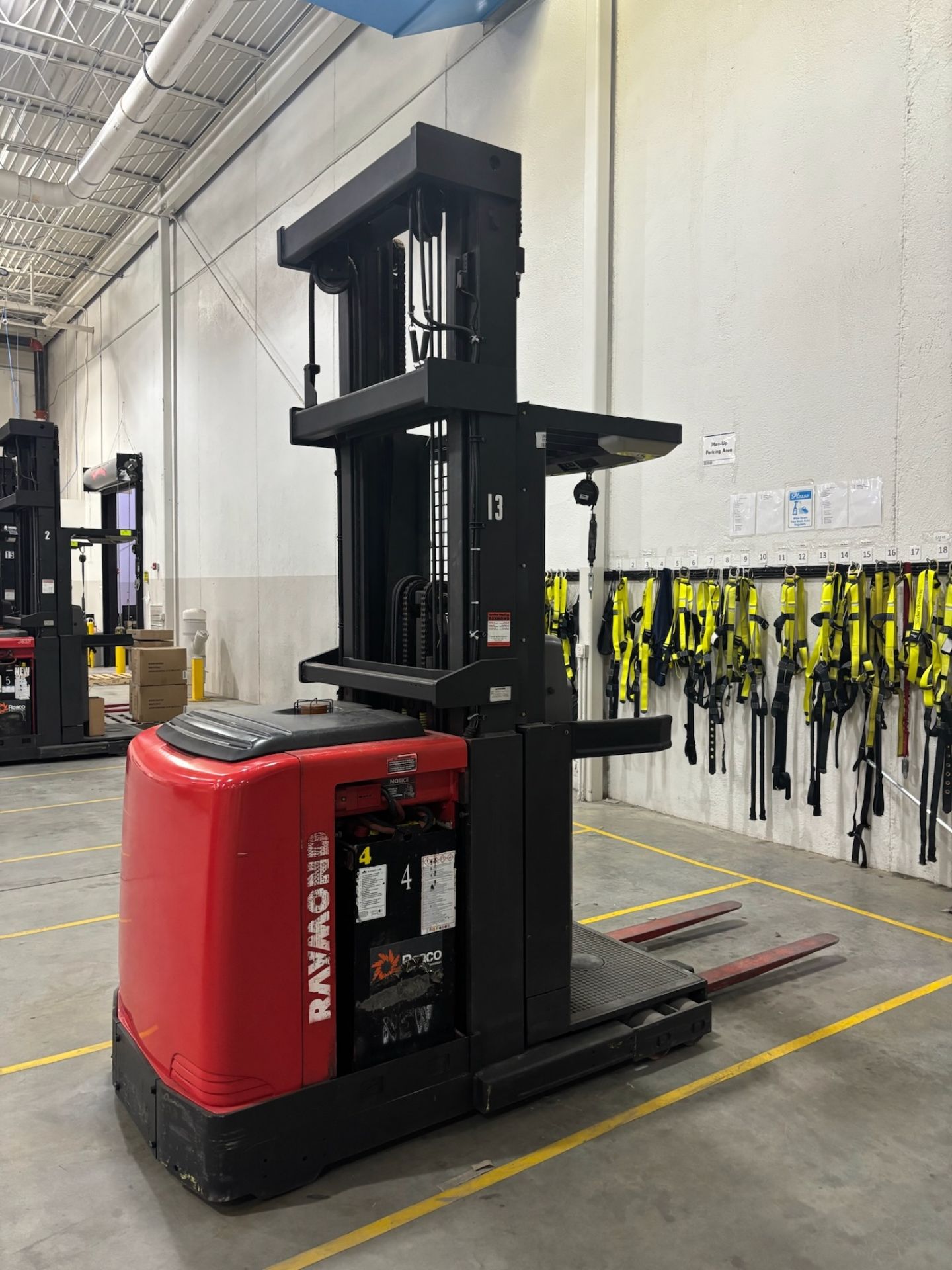 Order Picker Model R30es Raymond Electric Order Picker Model: OPR-OPC30TT, Serial: EASI-05 ...