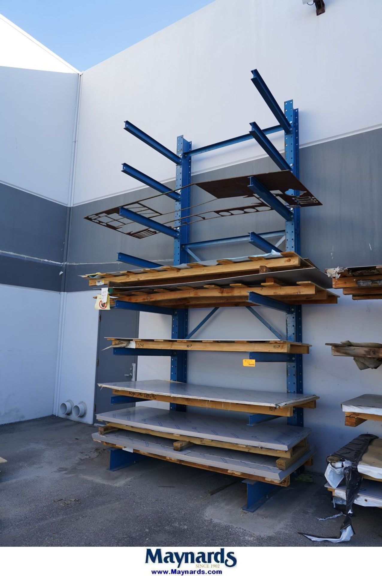 (1) Section of Cantilever Racking (14) Arms, and (2) Uprights, No