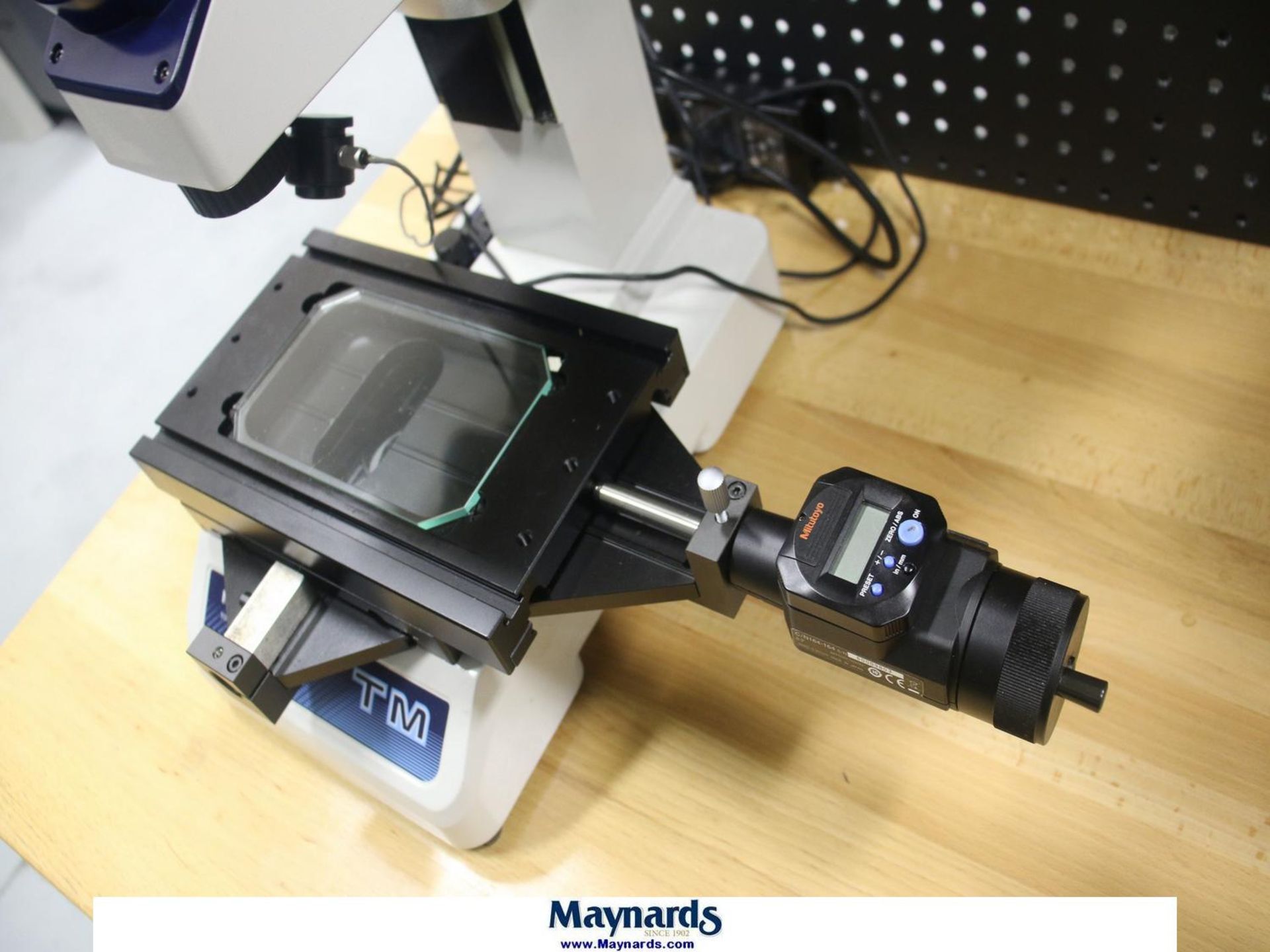 Mitutoyo Model 176-821A Tool Makers Microscope 4" x 2" Travel, Digital ...