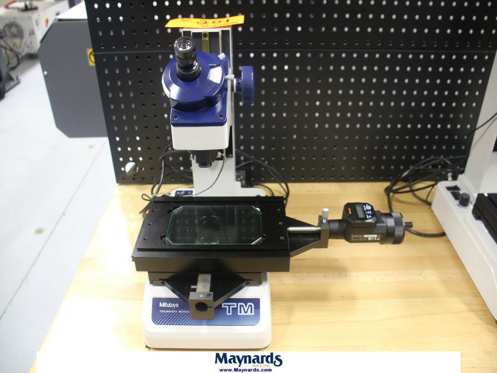 Mitutoyo Model 176-821A Tool Makers Microscope 4" x 2" Travel, Digital ...