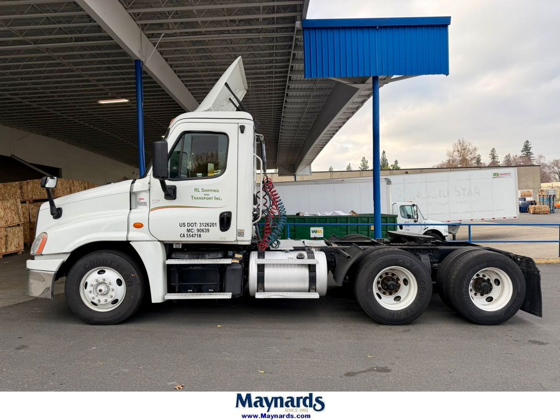 2018 Freightliner Cascadia Day Cab Truck ; Odometer: 476,512 Miles (as ...