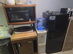 Break Room Lot: 2 Microwave Ovens, 2 Refrigerators