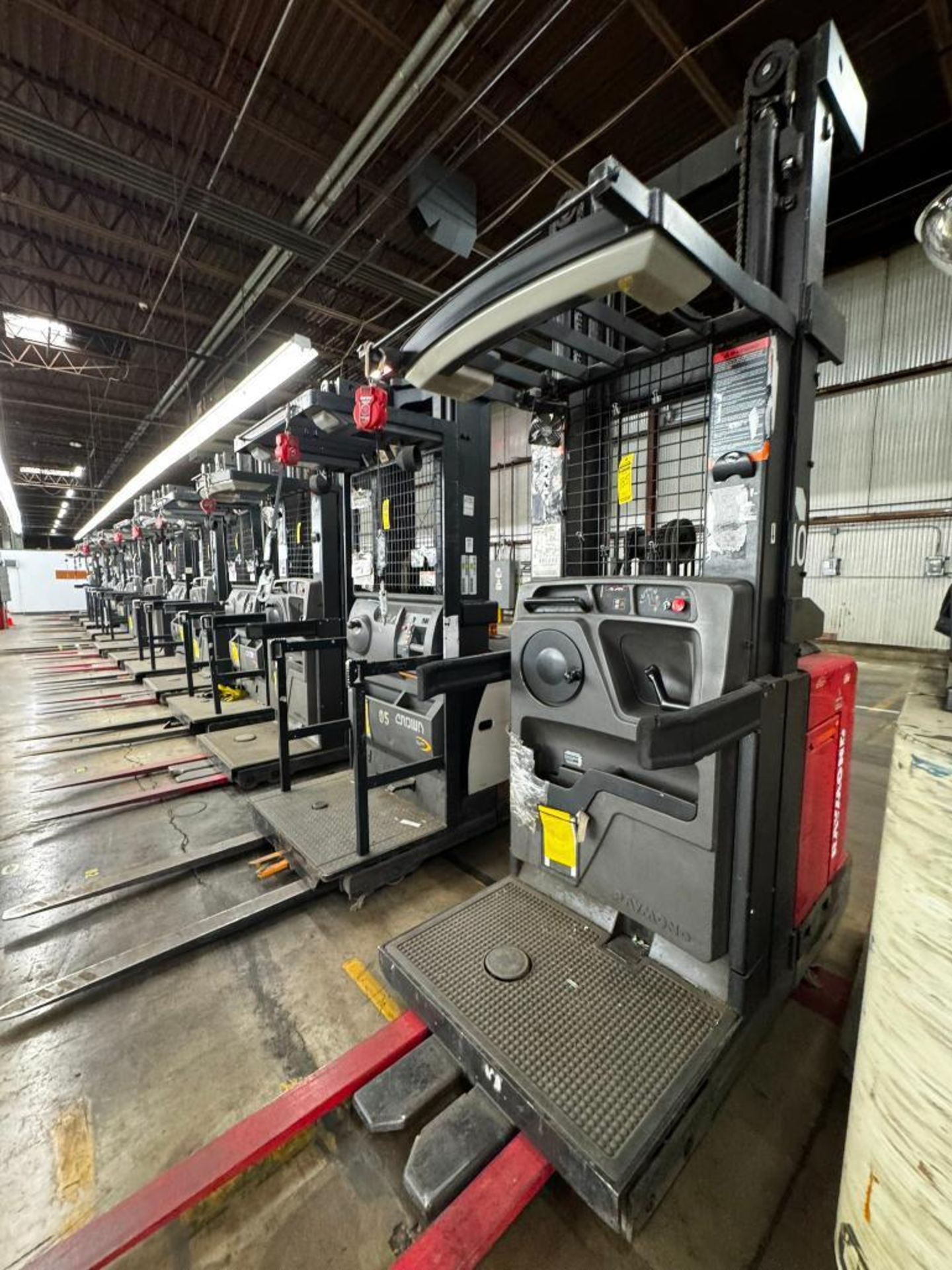 Order Picker Model R30es 2014 Raymond 3,000 LB. Cap. Order Picker, 24 V, Model 550-OPC30TT, S/N ...