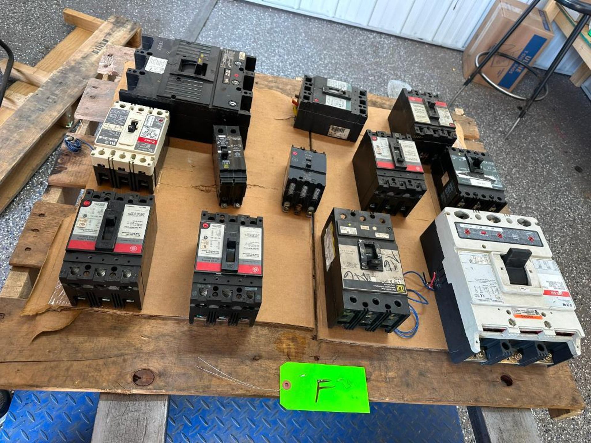 (F) Pallet of Circuit Breakers, Eaton, Cutler-Hammer, Square D, GE, 600