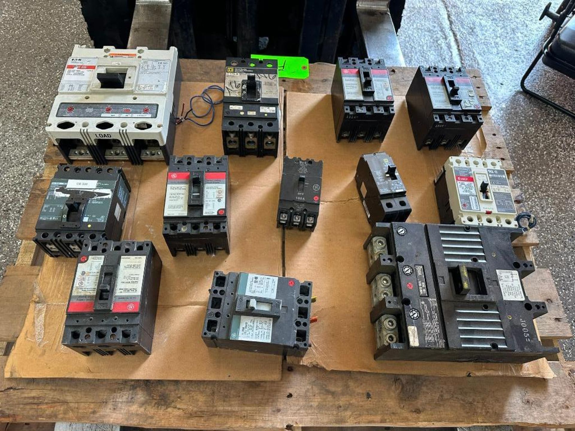 (F) Pallet of Circuit Breakers, Eaton, Cutler-Hammer, Square D, GE, 600