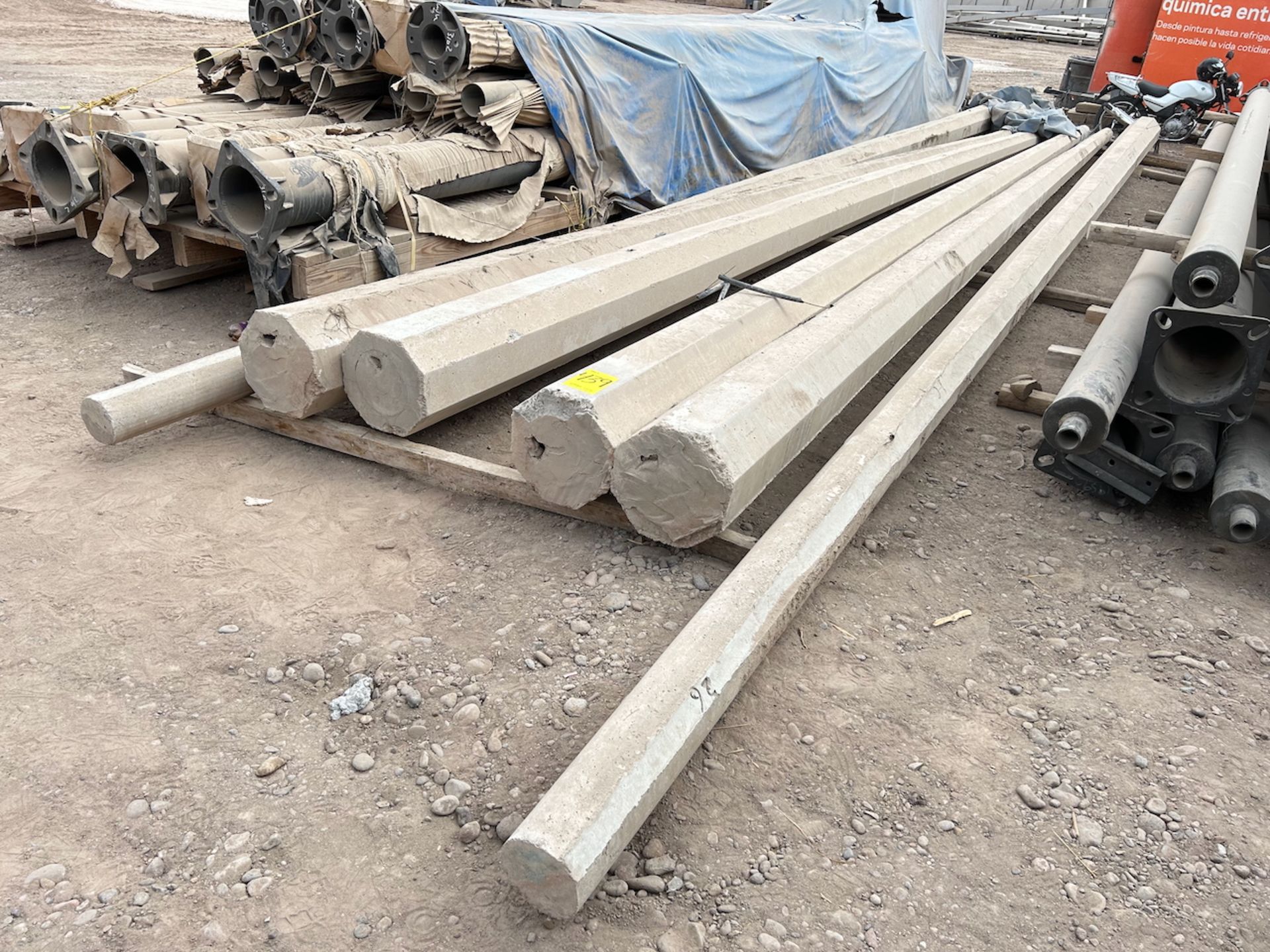 6 x 12m high concrete posts from 14" to 6" Please Inspect / 6 Postes de ...