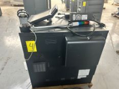 Tarima de Impresora, marca KONICA MINOLTA, Modelo: Accurio Press 6136P, Input 208-240VAC, 60Hz 20A,