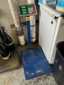 Digital Platform Scale with 300 kg Capacity (Approx. 16" x 20")