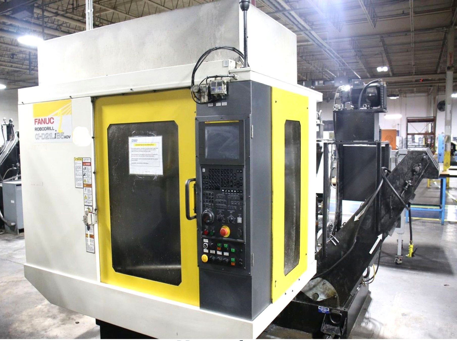 FANUC ROBODRILL ALPHA D21LiB5 ADV 4-AXIS CNC DRILL TAP VERTICAL MACHINING CENTER, SN P203ZV870, 2020
