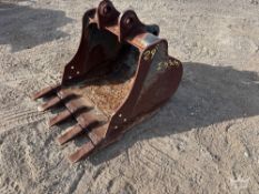 Caterpillar 24in Digging Tooth Bucket Excavator Attachment