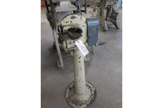 Hand Slitter Location TriBro