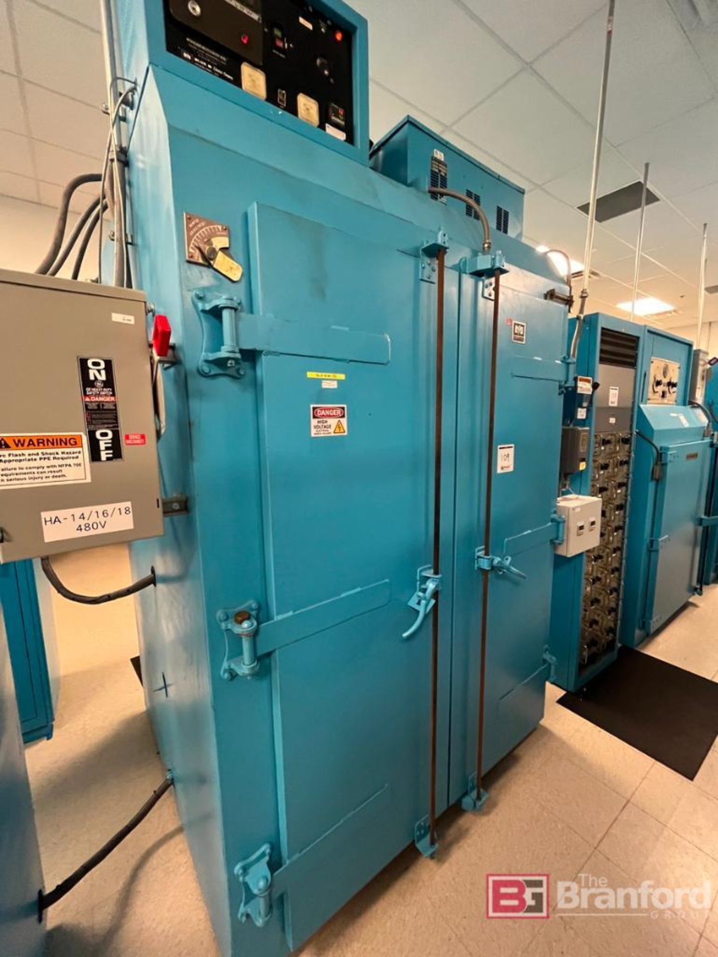 Environmental Chamber Racks Blue M Environmental Chamber; Model:POM-964GXX; S/N PB-1713. (2) DC ...