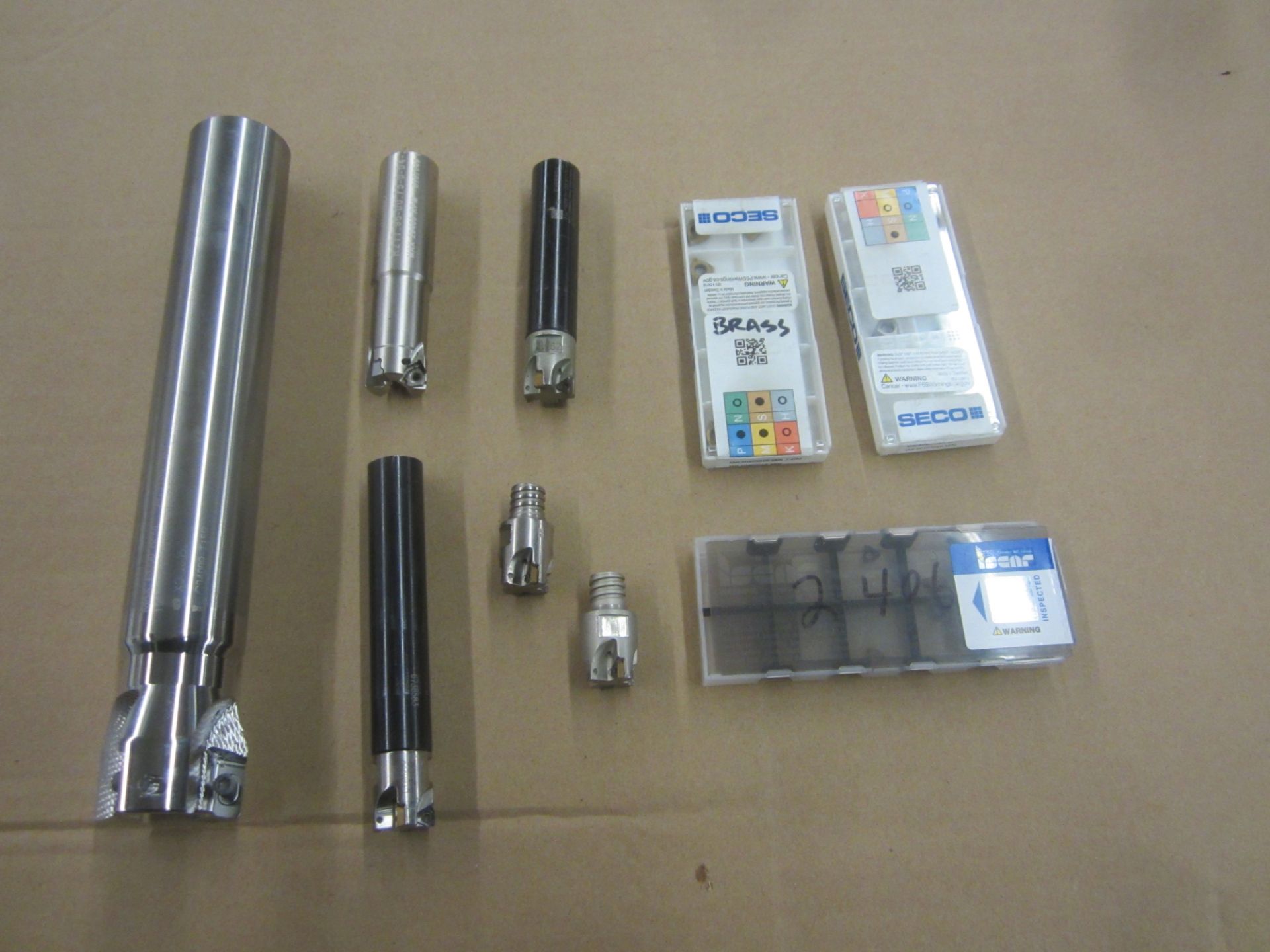 { Choice of lots: 32, 33 } Carbide Insert Milling Tools