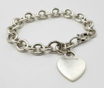 A TIFFANY & CO, VINTAGE, STERLING SILVER, HEART CHARM BRACELET. 34.2G GEN 1002