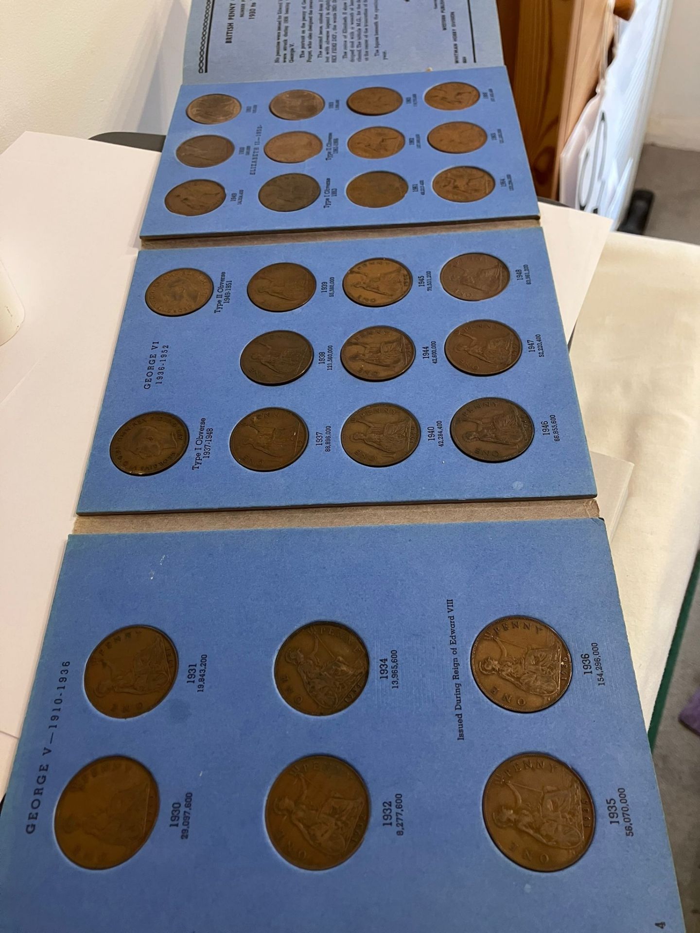 An album of GREAT BRITAIN PENNIES coins. 1930 to 1966. Completely full with no exceptions. Even - Image 5 of 5