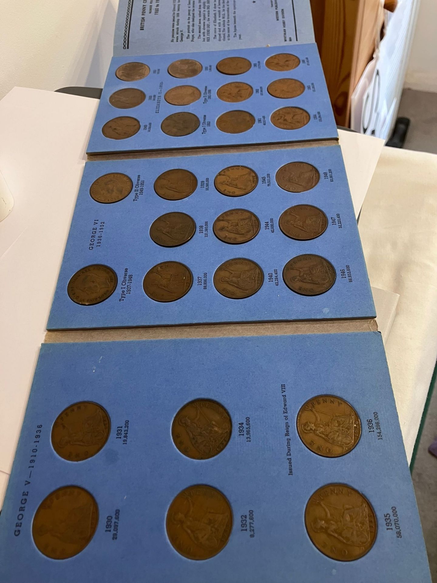 An album of GREAT BRITAIN PENNIES coins. 1930 to 1966. Completely full with no exceptions. Even - Image 2 of 5