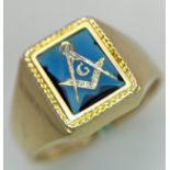 A 14K Yellow Gold and Blue Stone Gents Masonic Signet Ring. Size T. 6.45g. Ref: 27614.