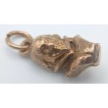 A 9K Yellow Gold, William Shakespeare Bust, Charm / Pendant. 3.4G. Sc 4042