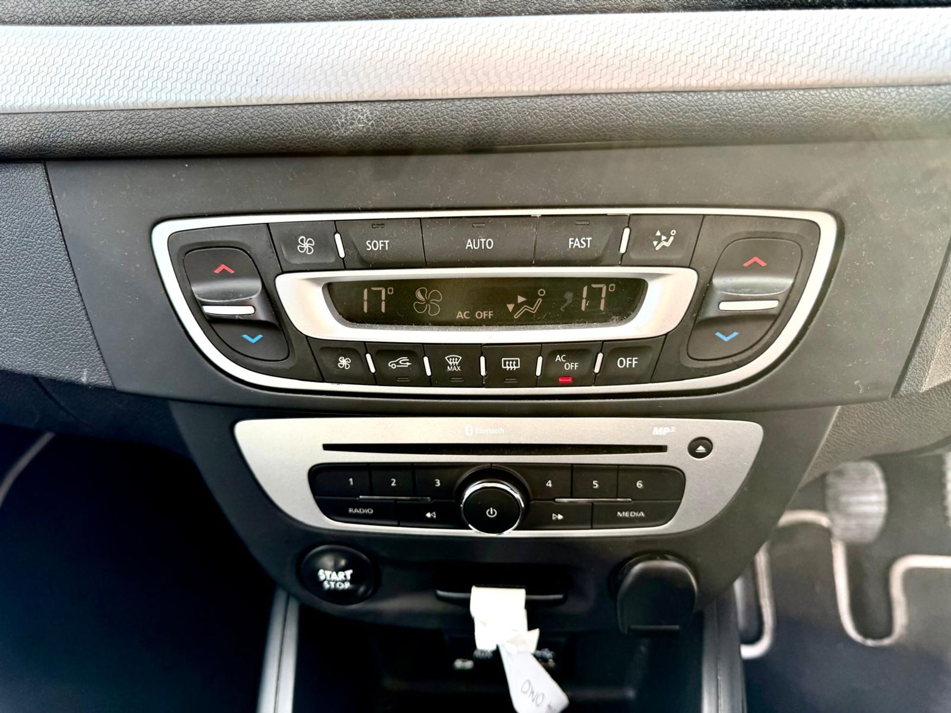 ** ON SALE ** RENAULT MEGANE 1.5 DCI 110 DYNAMIQUE TOM TOM COUPE 2014 (14) - Image 10 of 16