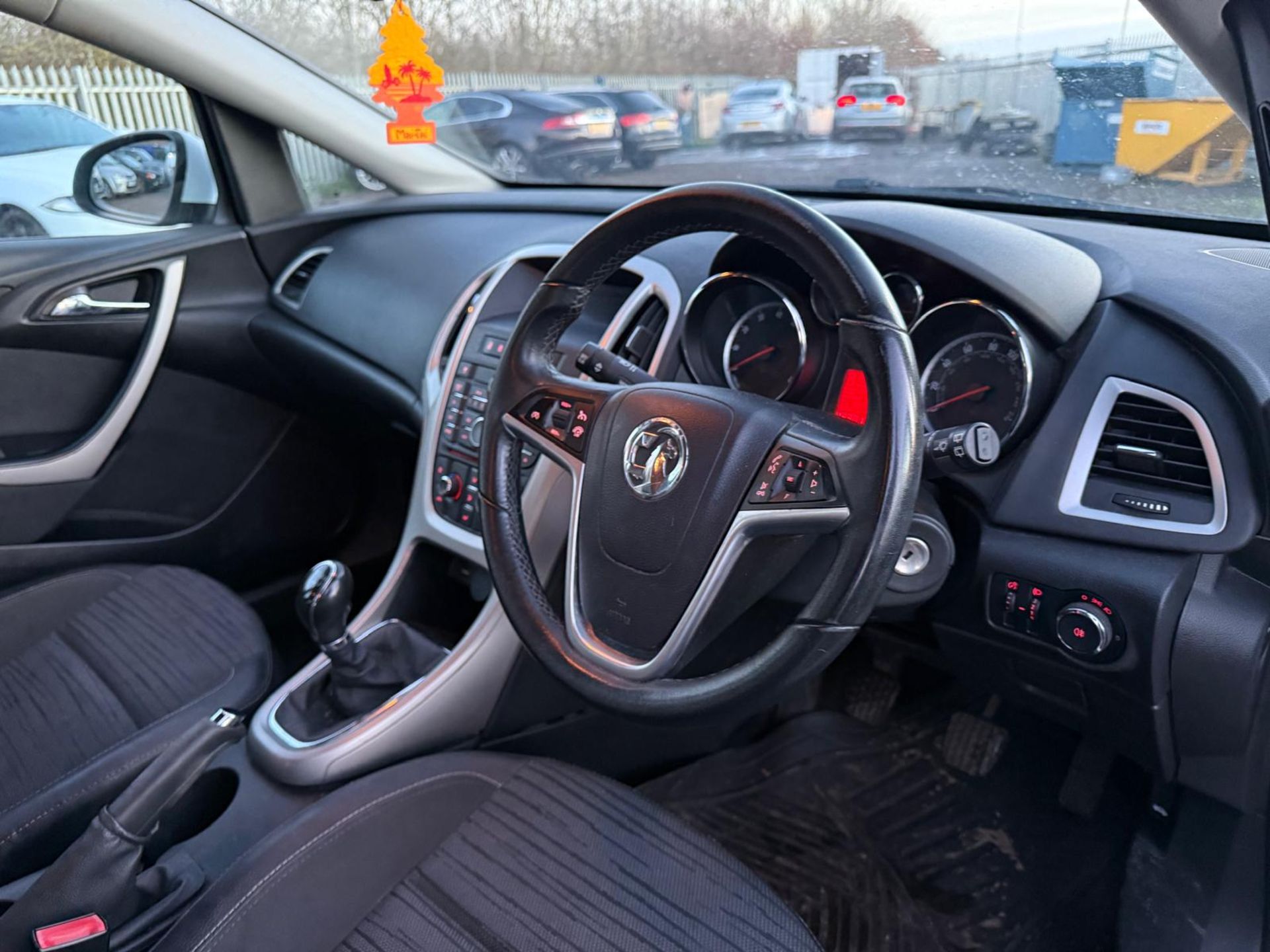 ** ON SALE ** VAUXHALL ASTRA 1.4 16V EXCITE HATCHBACK 2014 (14) - Image 11 of 18