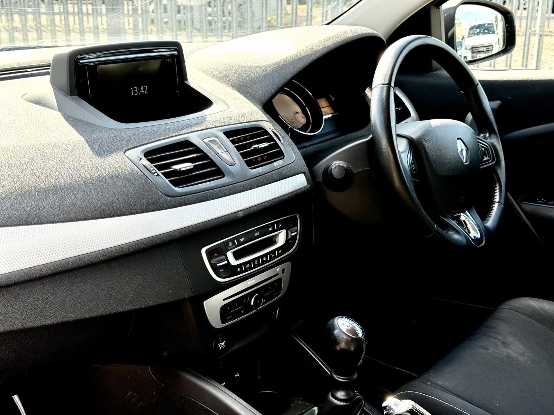 ** ON SALE ** RENAULT MEGANE 1.5 DCI 110 DYNAMIQUE TOM TOM COUPE 2014 (14) - Image 9 of 16