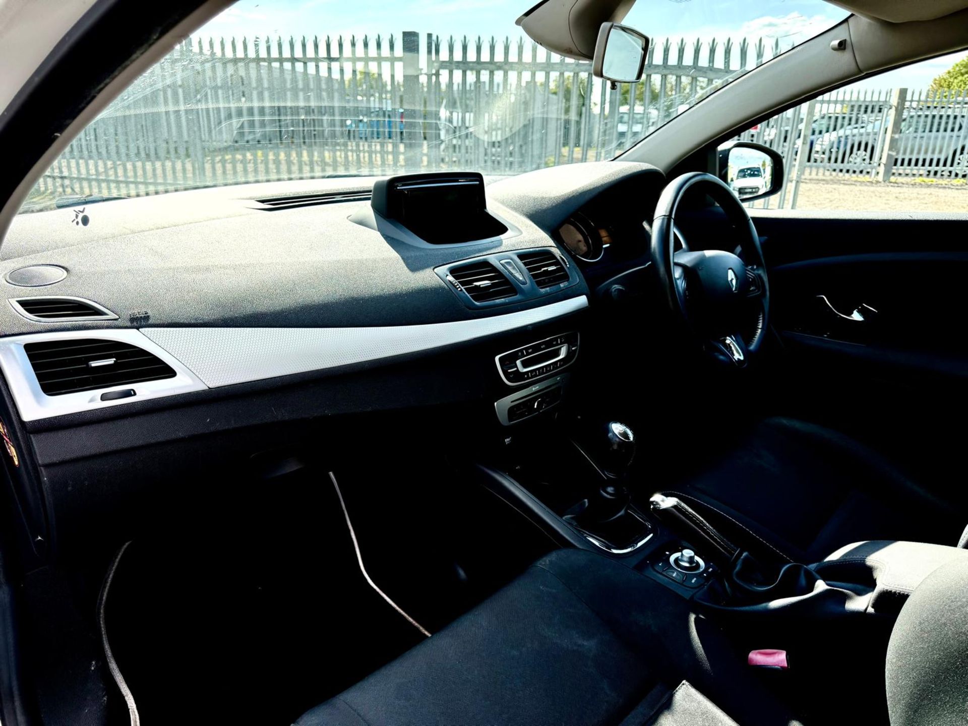 ** ON SALE ** RENAULT MEGANE 1.5 DCI 110 DYNAMIQUE TOM TOM COUPE 2014 (14) - Image 8 of 16