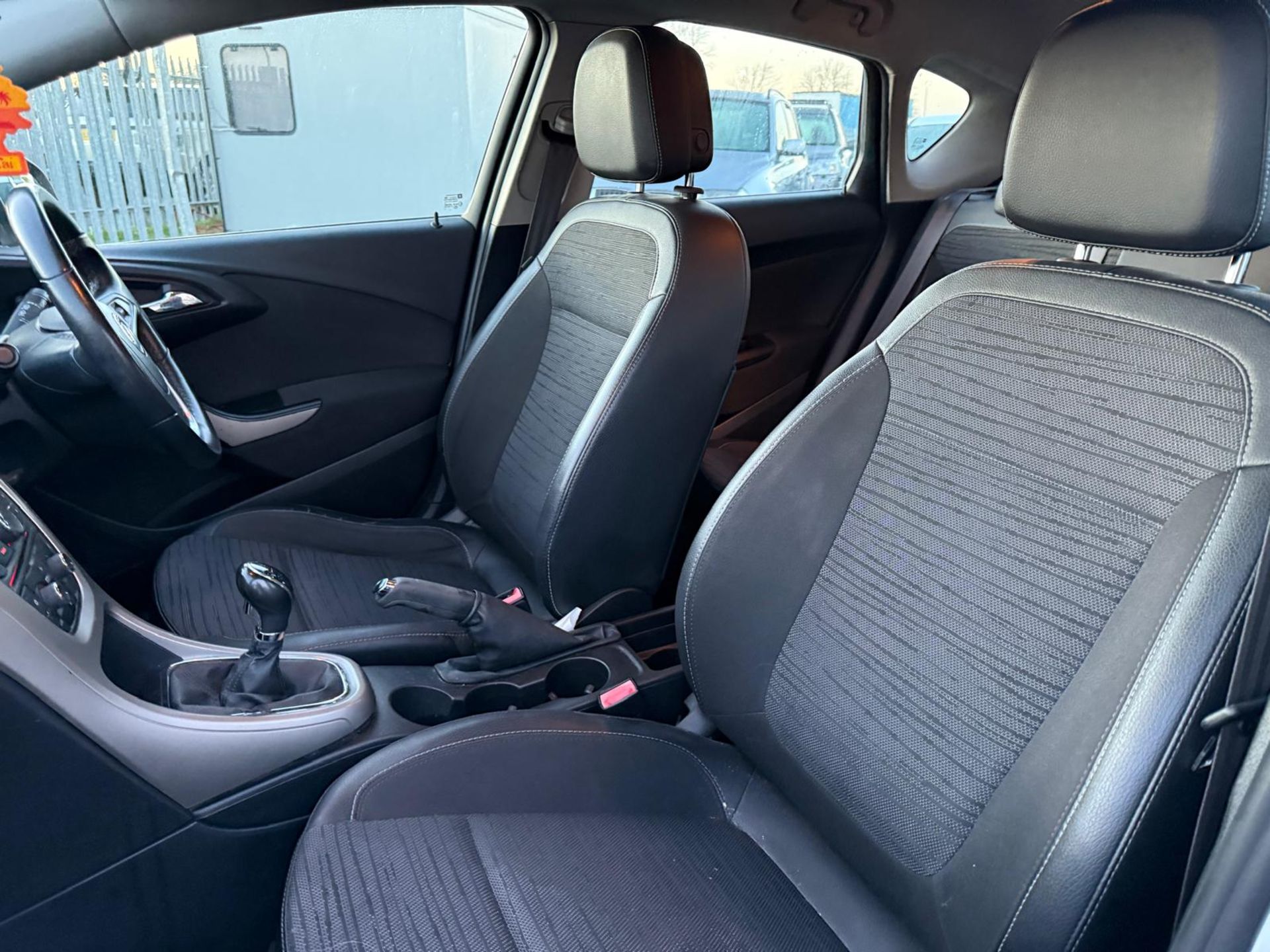 ** ON SALE ** VAUXHALL ASTRA 1.4 16V EXCITE HATCHBACK 2014 (14) - Image 8 of 18