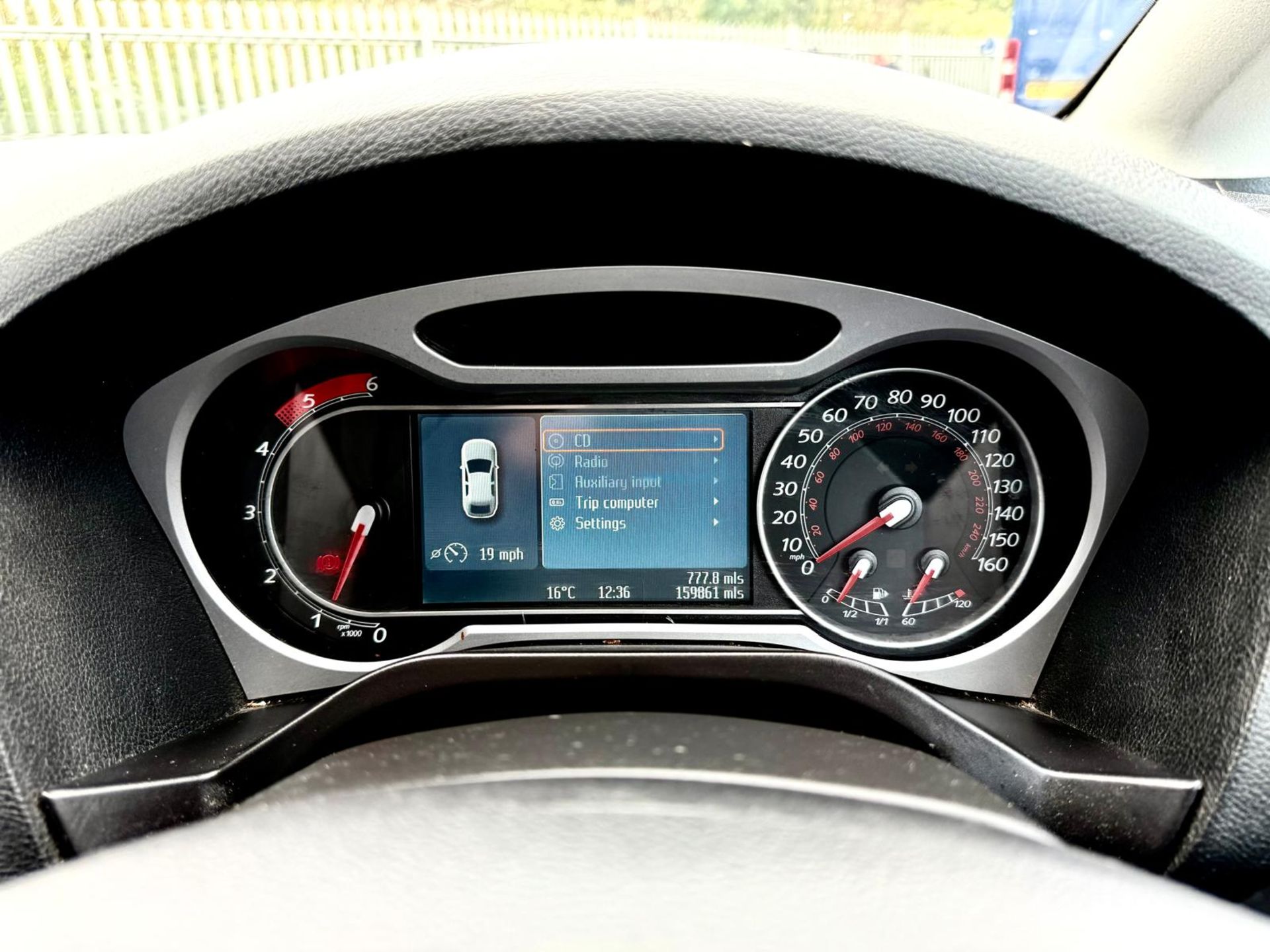 FORD S-MAX TITANIUM DIESEL 2.0 TDCI 143 MPV 7 SEATS 2009 (09) - Image 20 of 21