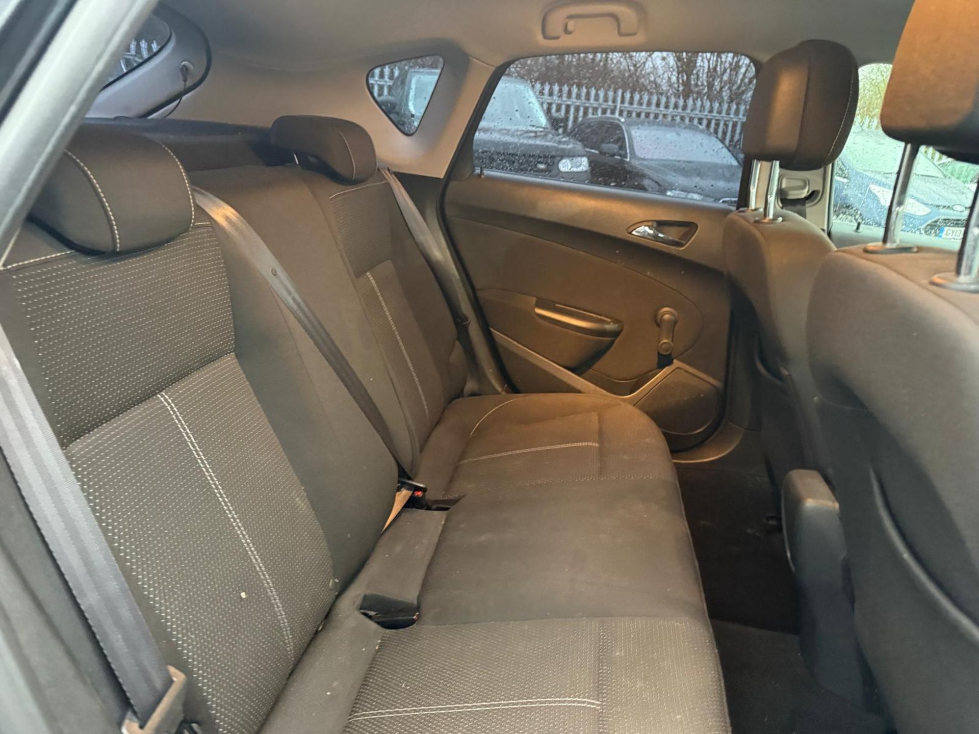 ** ON SALE ** VAUXHALL ASTRA 1.6 16V 115 SRI HATCHBACK 2014 (14) ULEZ COMPLIANT MOT JAN 2027 - Image 17 of 18