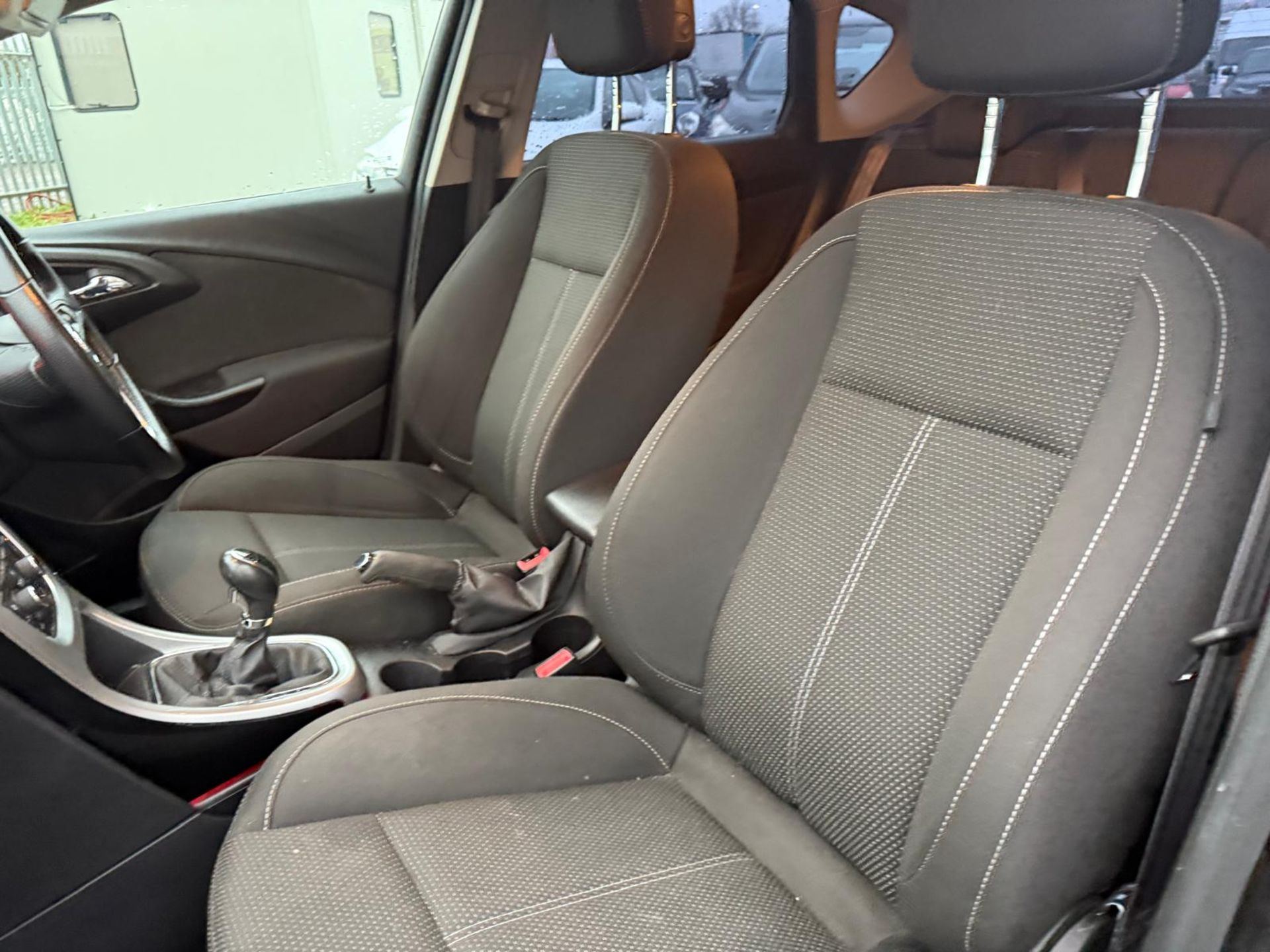 ** ON SALE ** VAUXHALL ASTRA 1.6 16V 115 SRI HATCHBACK 2014 (14) ULEZ COMPLIANT MOT JAN 2027 - Image 8 of 18