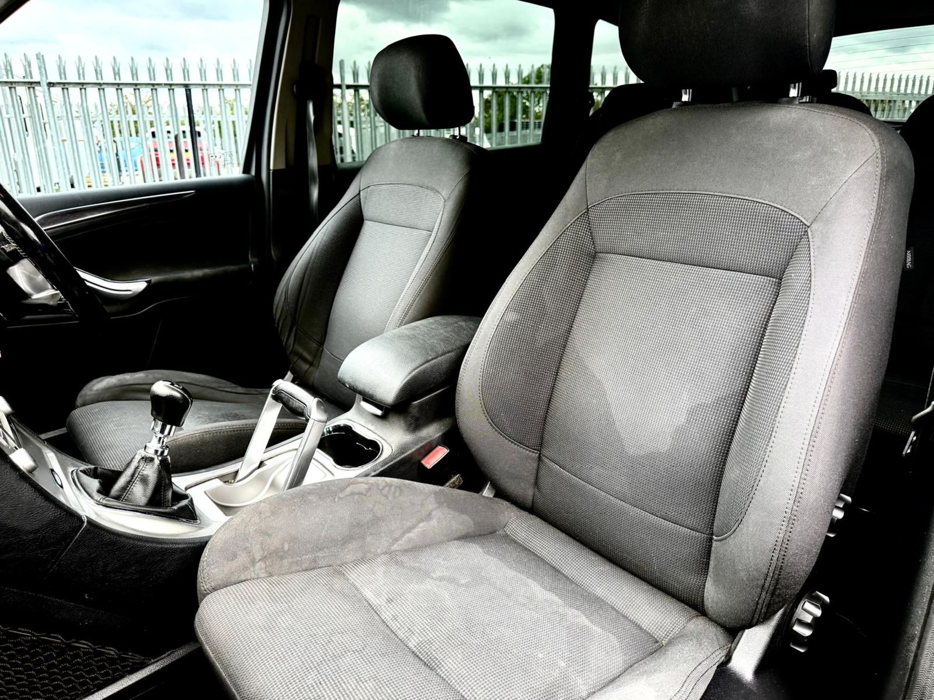 FORD S-MAX TITANIUM DIESEL 2.0 TDCI 143 MPV 7 SEATS 2009 (09) - Image 9 of 21