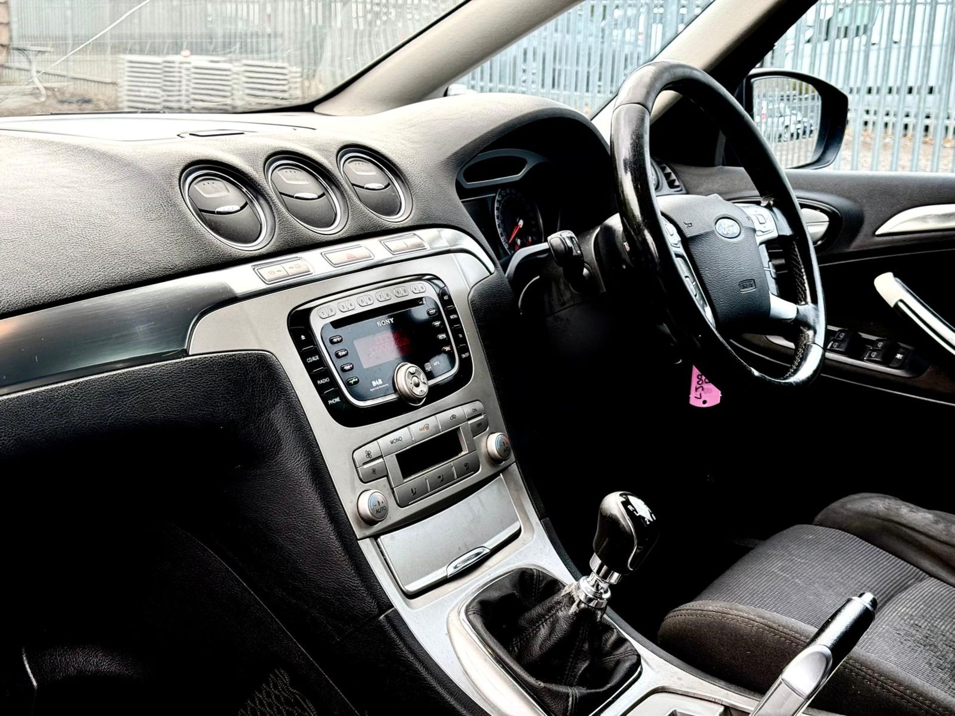 FORD S-MAX TITANIUM DIESEL 2.0 TDCI 143 MPV 7 SEATS 2009 (09) - Image 10 of 21