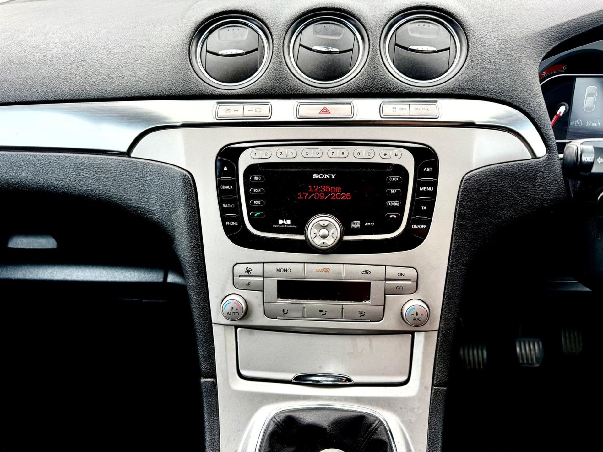 FORD S-MAX TITANIUM DIESEL 2.0 TDCI 143 MPV 7 SEATS 2009 (09) - Image 12 of 21