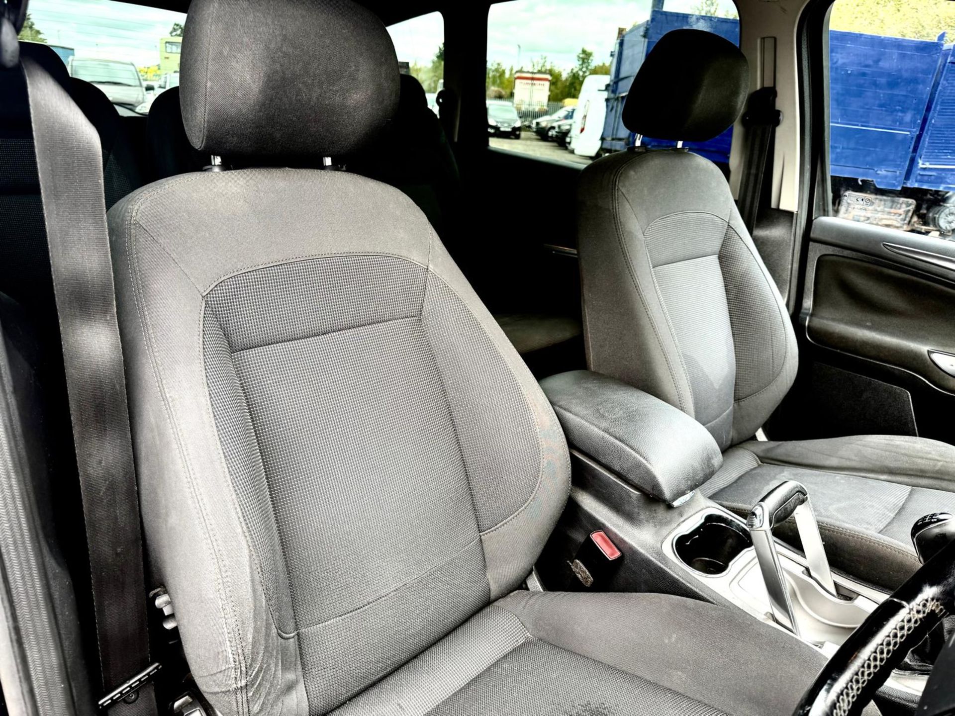 FORD S-MAX TITANIUM DIESEL 2.0 TDCI 143 MPV 7 SEATS 2009 (09) - Image 14 of 21