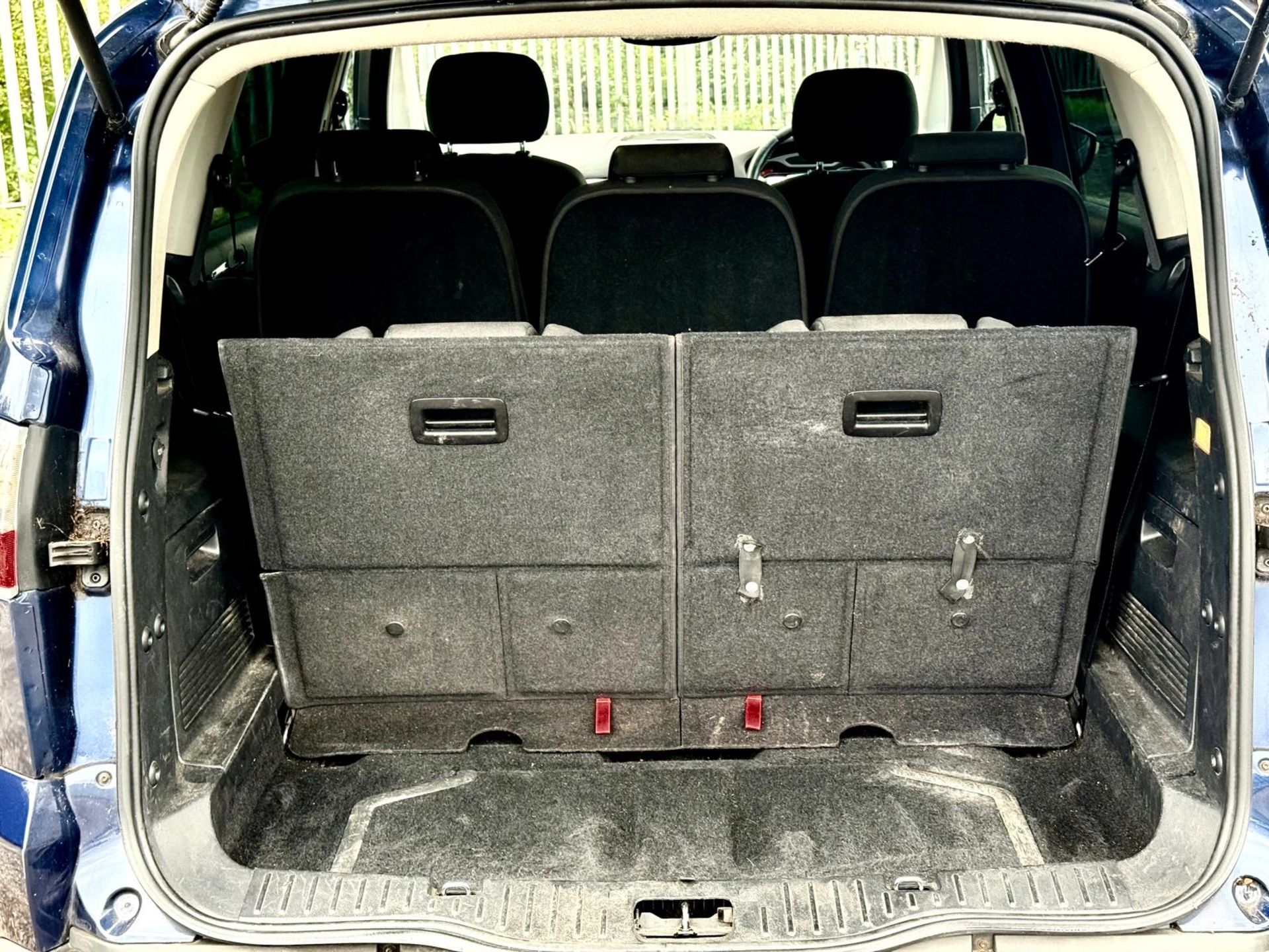 FORD S-MAX TITANIUM DIESEL 2.0 TDCI 143 MPV 7 SEATS 2009 (09) - Image 7 of 21