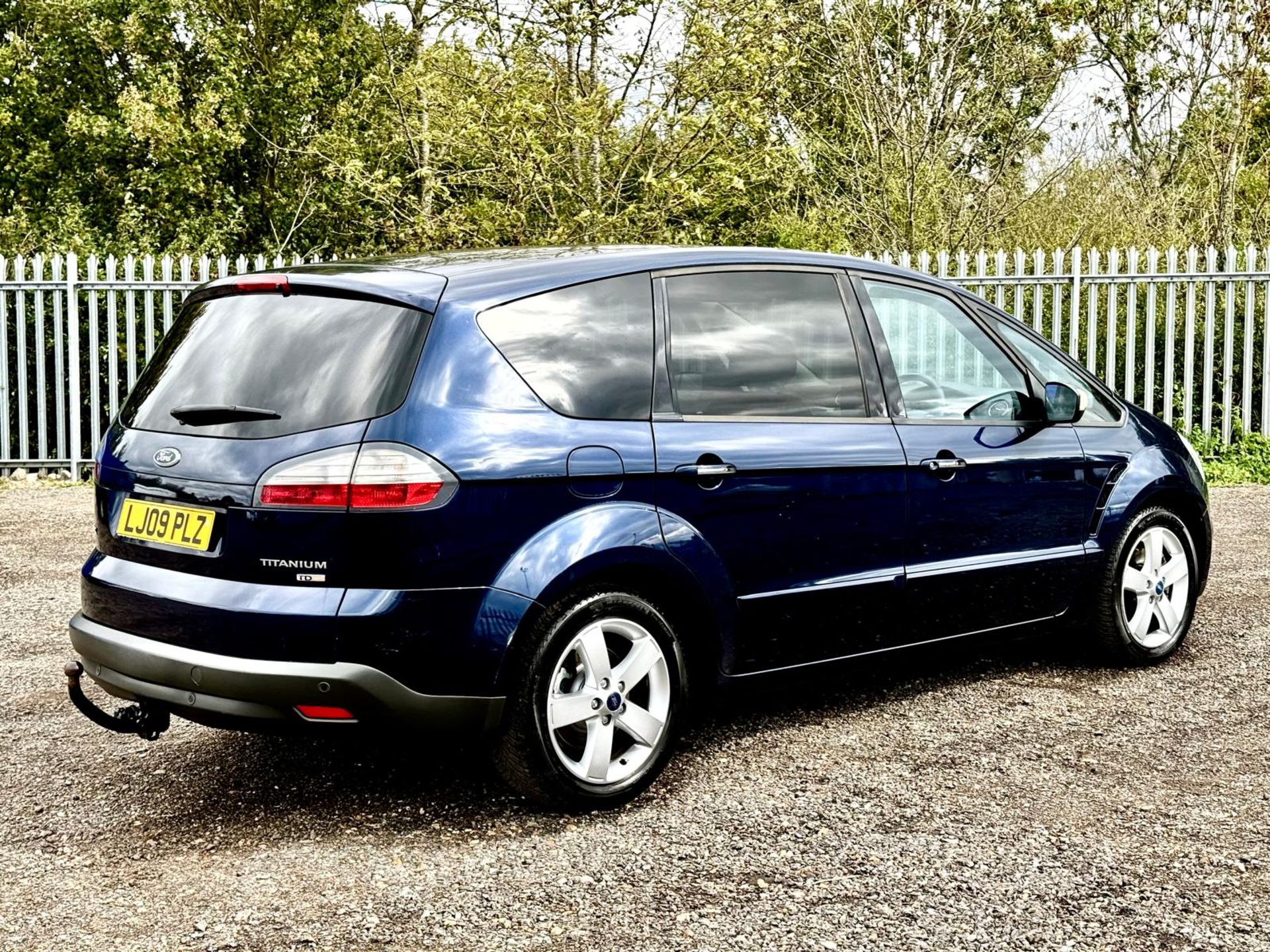 FORD S-MAX TITANIUM DIESEL 2.0 TDCI 143 MPV 7 SEATS 2009 (09) - Image 3 of 21