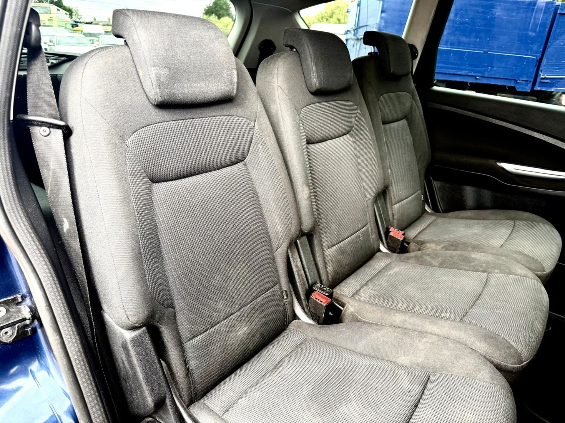 FORD S-MAX TITANIUM DIESEL 2.0 TDCI 143 MPV 7 SEATS 2009 (09) - Image 17 of 21