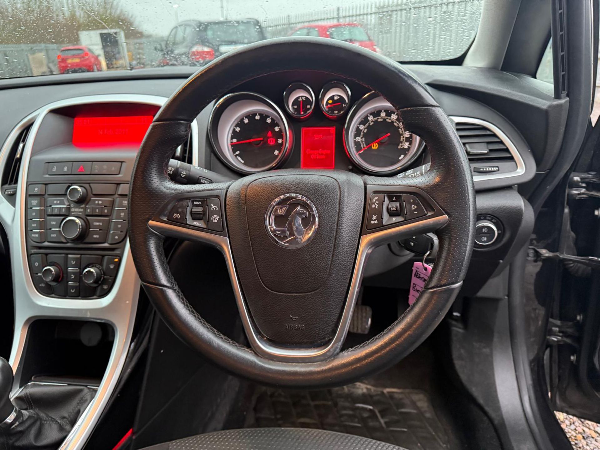 ** ON SALE ** VAUXHALL ASTRA 1.6 16V 115 SRI HATCHBACK 2014 (14) ULEZ COMPLIANT MOT JAN 2027 - Image 11 of 18