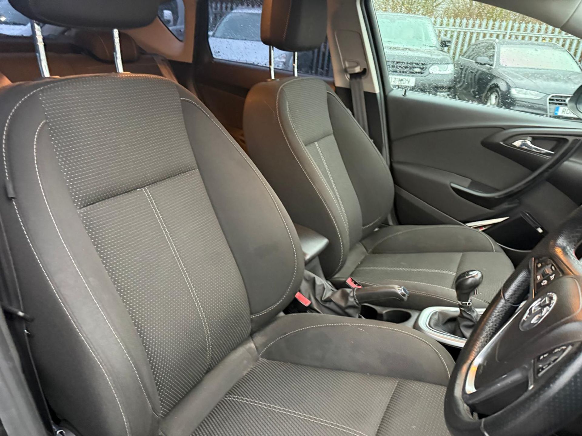 ** ON SALE ** VAUXHALL ASTRA 1.6 16V 115 SRI HATCHBACK 2014 (14) ULEZ COMPLIANT MOT JAN 2027 - Image 12 of 18