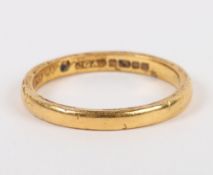 A 22ct gold wedding band, 3.6g