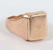 A 9ct gentleman's large finger/snuff ring, front opening, 12.34g