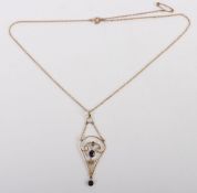 An Edwardian 9ct gold and amethyst necklace, 3.9g,