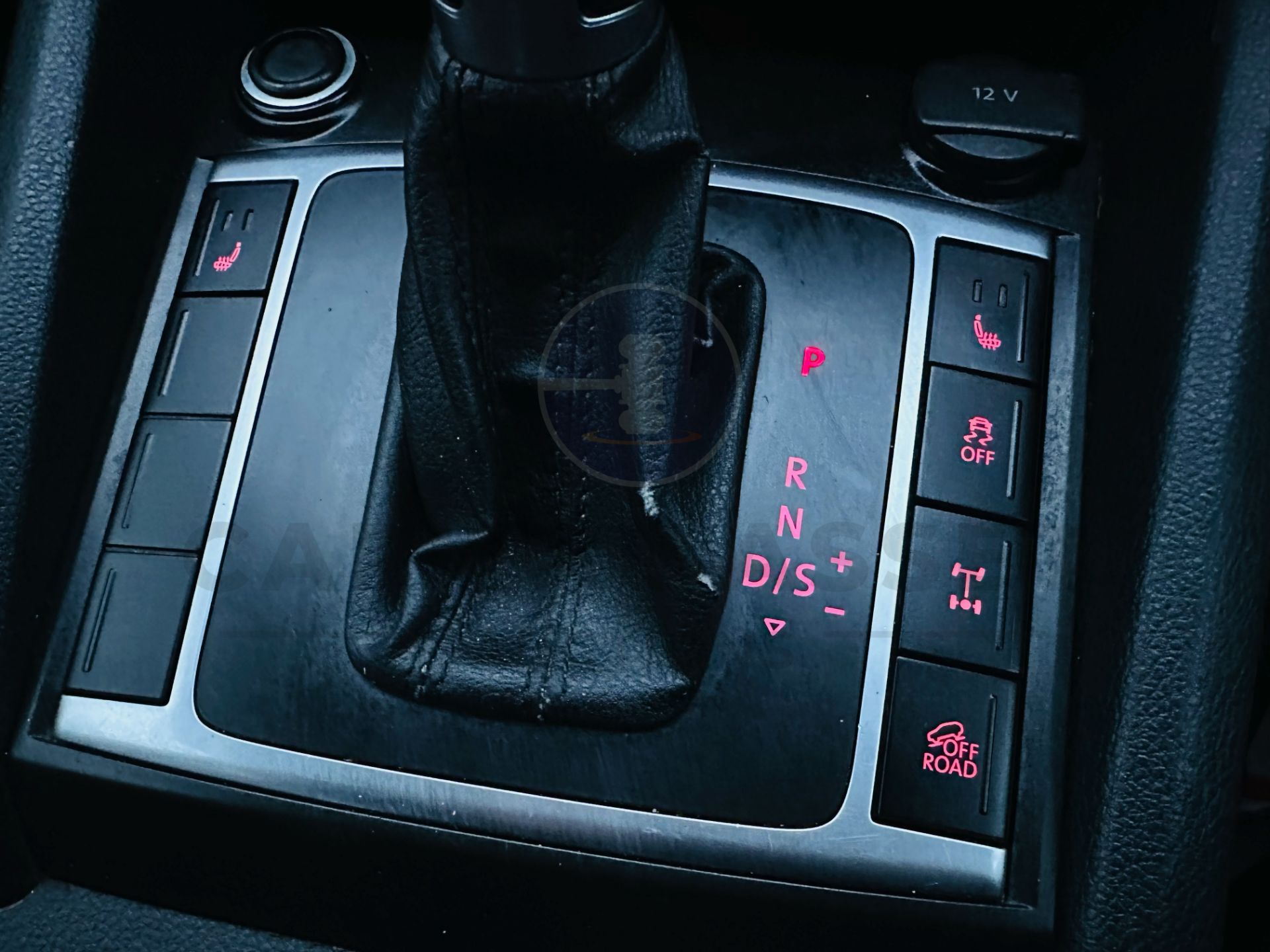 VOLKSWAGEN AMAROK 3.0TDI V6 *HIGHLINE EDIITON* 4 MOTION DSG AUTO - 1 OWNER FROM NEW. - EURO 6 - Image 24 of 31