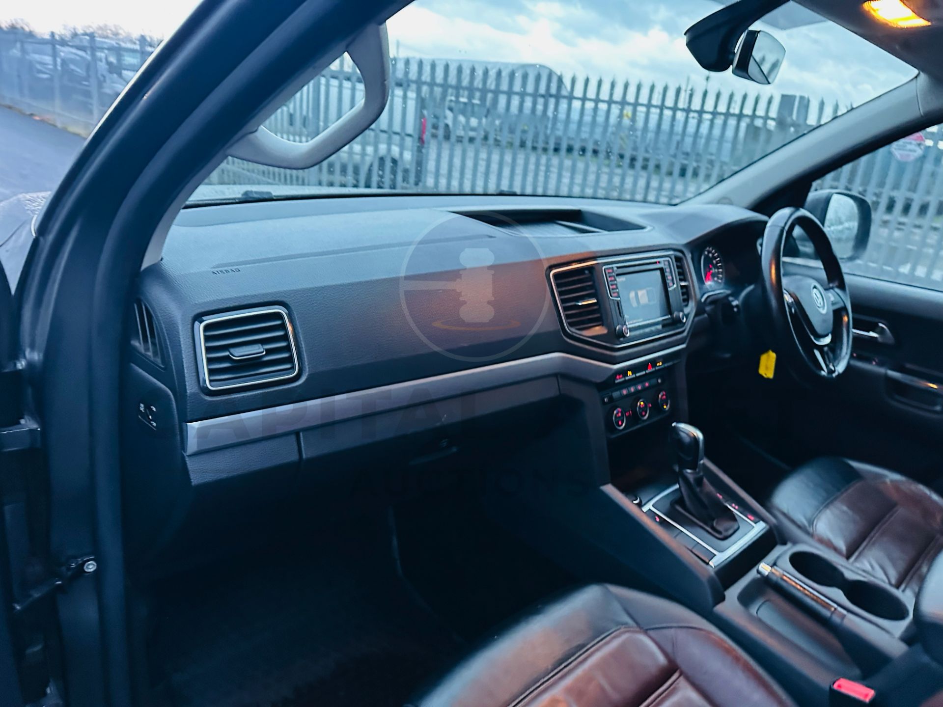 VOLKSWAGEN AMAROK 3.0TDI V6 *HIGHLINE EDIITON* 4 MOTION DSG AUTO - 1 OWNER FROM NEW. - EURO 6 - Image 18 of 31