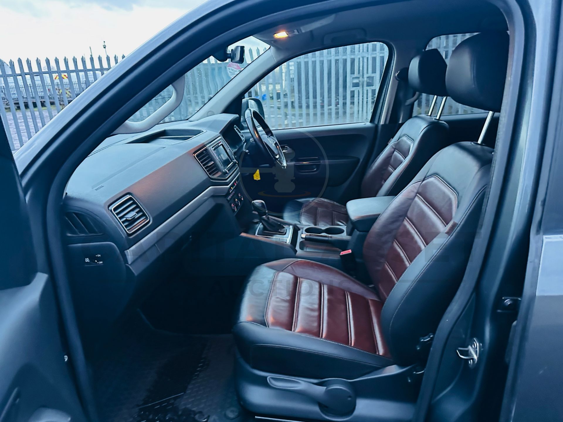 VOLKSWAGEN AMAROK 3.0TDI V6 *HIGHLINE EDIITON* 4 MOTION DSG AUTO - 1 OWNER FROM NEW. - EURO 6 - Image 16 of 31