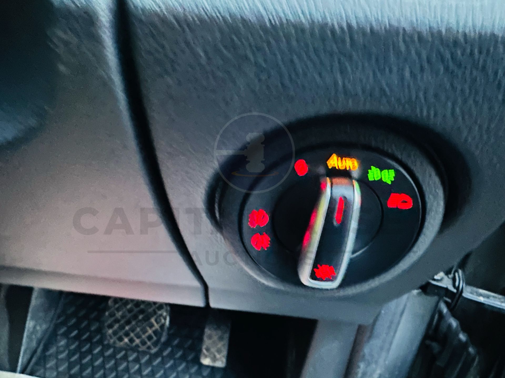 VOLKSWAGEN AMAROK 3.0TDI V6 *HIGHLINE EDIITON* 4 MOTION DSG AUTO - 1 OWNER FROM NEW. - EURO 6 - Image 23 of 31