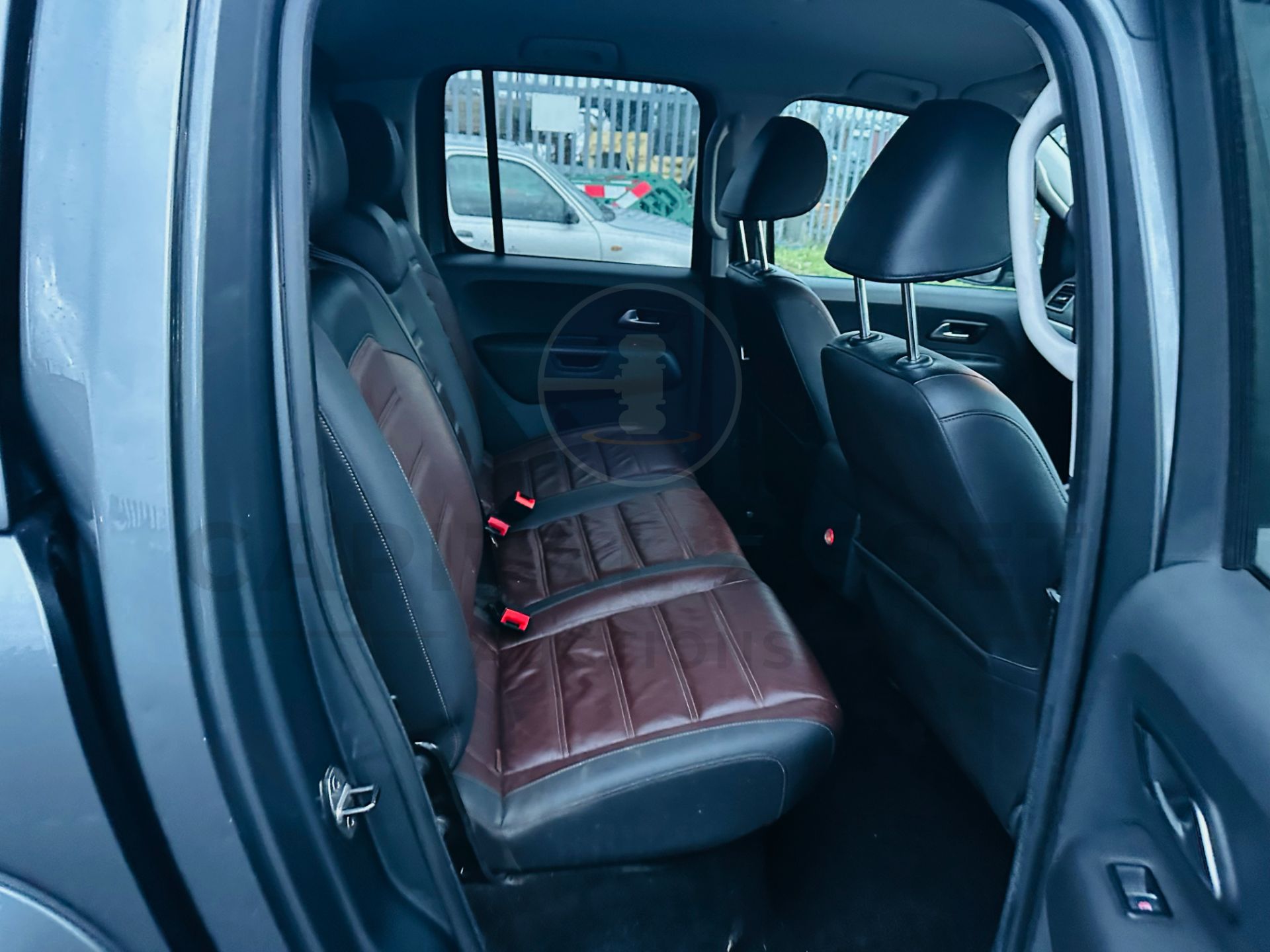 VOLKSWAGEN AMAROK 3.0TDI V6 *HIGHLINE EDIITON* 4 MOTION DSG AUTO - 1 OWNER FROM NEW. - EURO 6 - Image 11 of 31